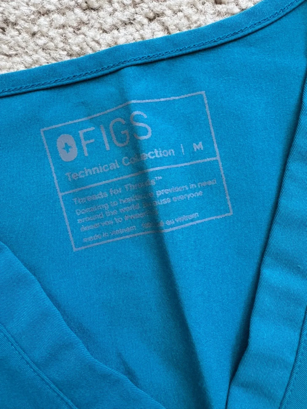 FIGS, M, Pacific Blue Catarina scrub top - Picture 3 of 3